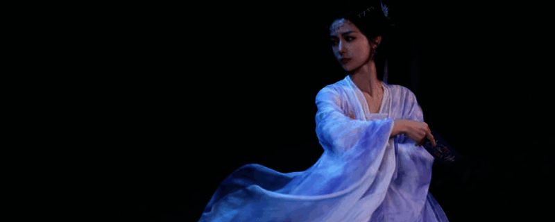 游戏中女主角特写画面，展现精致人物建模与真实演员演绎