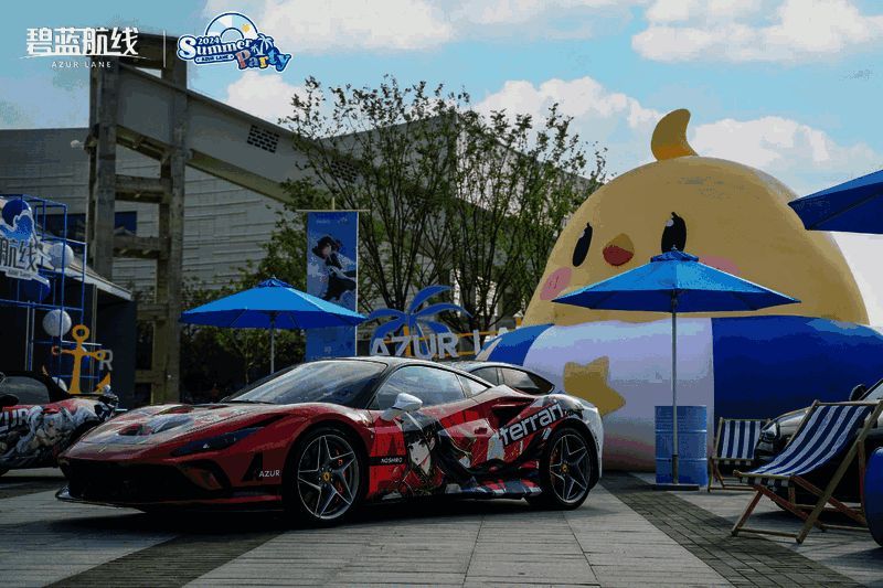 《碧蓝航线》2024港区盛夏清凉节上海站主题痛车展区及小黄鸡造景