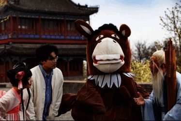 康熙在避暑山庄工作画面