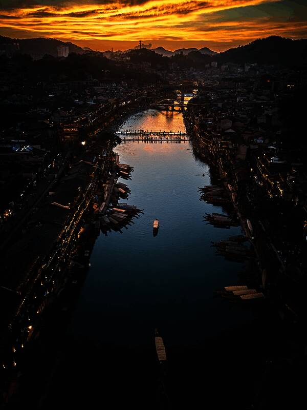 凤凰古城场景图