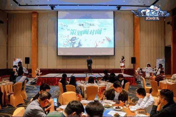 制作人与玩家交流场景图