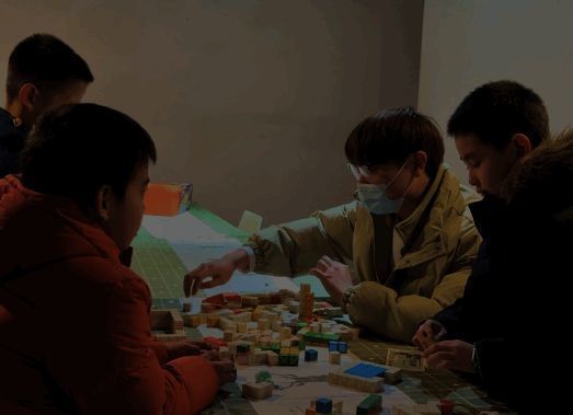 玩家在体验馆互动游戏场景图