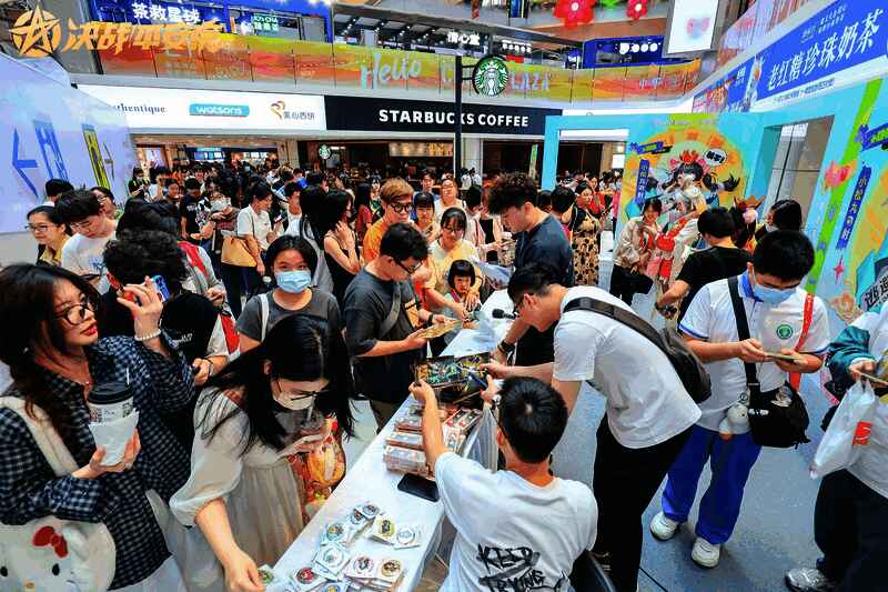 《决战!平安京》线下快闪活动现场玩家领取周边奖励