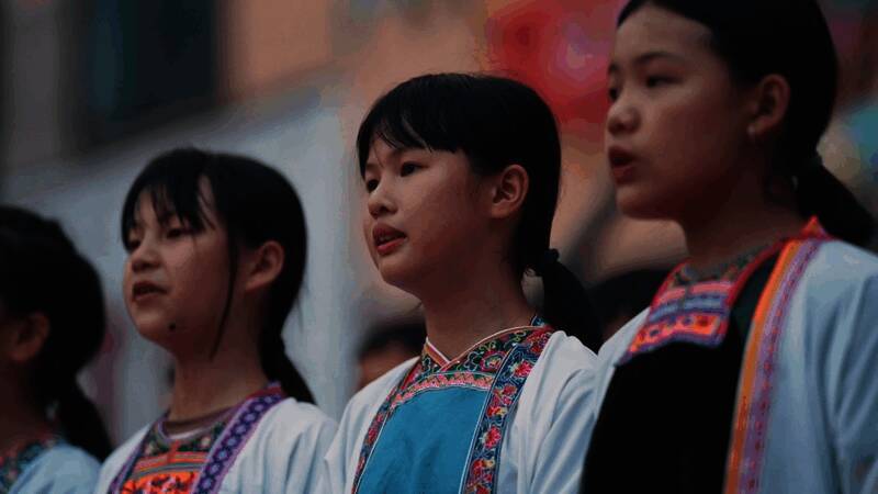 贵州省从江县高增乡小黄小学的侗族姑娘蕾蕾在六一汇演图片