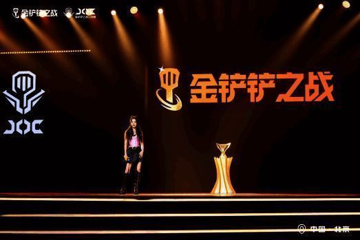 阿达娃演唱《星光尽头》现场图1