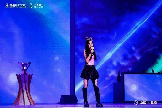 阿达娃演唱《星光尽头》现场图2