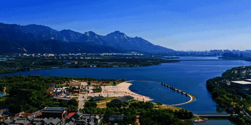 如图片无法显示,请刷新页面 泰山石敢当文化园风景图