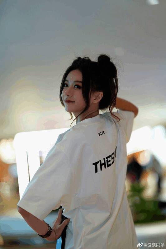 骆歆穿IG新队服照片2