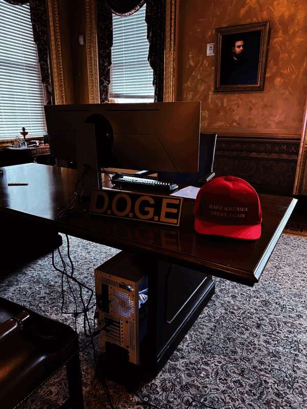 马斯克的游戏设备照片