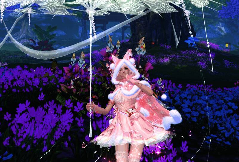 身着暖絮浮岚的少女另一个角度在繁花中起舞美照