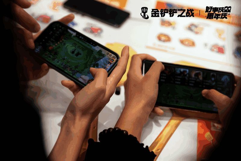 弈士们在现场进行游戏对局