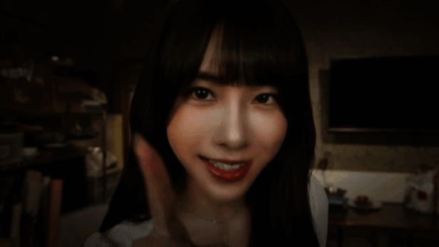 游戏中软萌女同事的画面