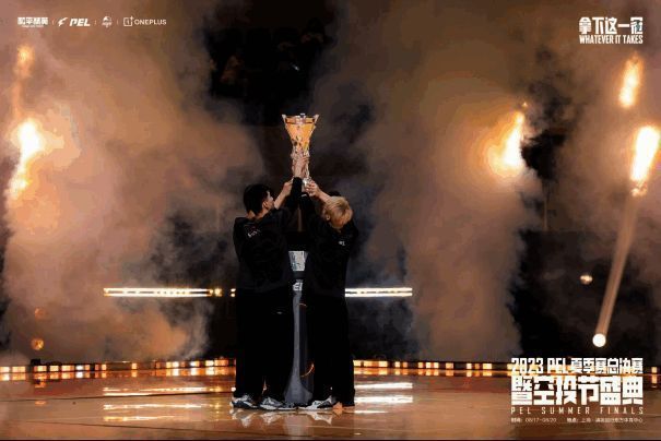 长沙TEC战队夺冠庆祝画面