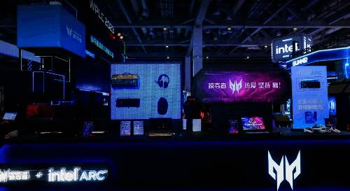 玩家使用掠夺者电竞装备参与赛事