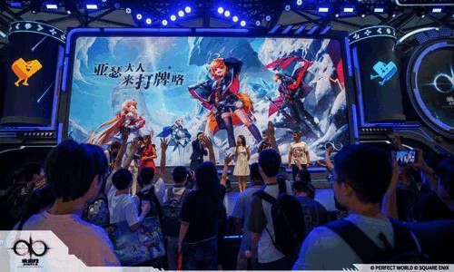 线下试玩区coser加油助威画面