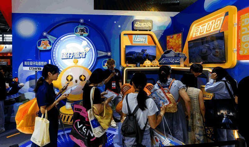 玩家在《蛋仔派对》打卡点拍照留念