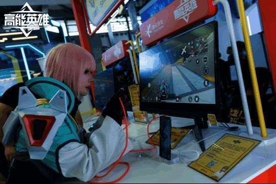 玩家在试玩体验区排队