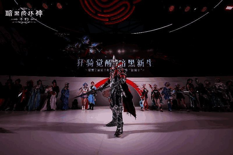 Coser展示狂骑士技能动作