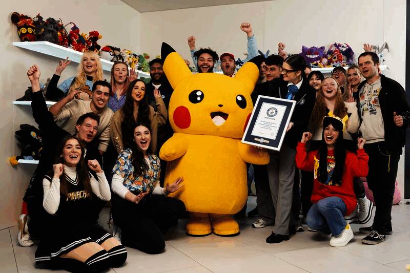 宝可梦卡牌及相关产品展示