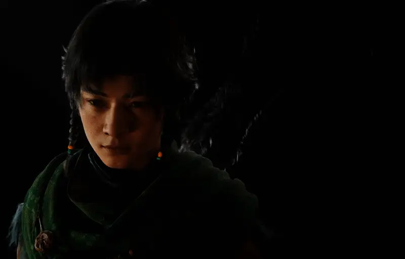 两位角色并肩而立，服装风格鲜明，背景光影柔和