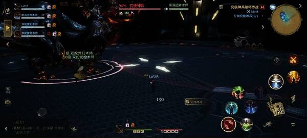 画面中一名玩家被直线技能击中,周围有明显的冲击波特效