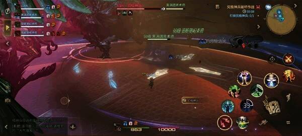 迦楼罗在角落释放圆形AOE,多名玩家正在快速撤离