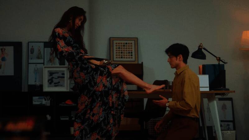 资料库界面展示，详细记录角色背景信息