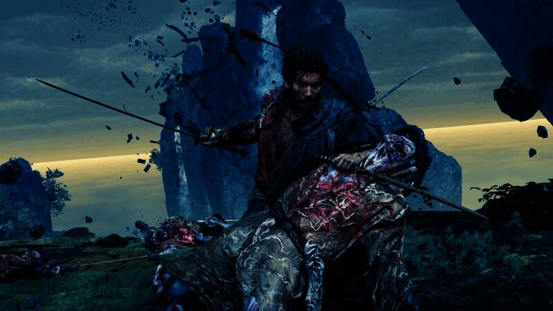 主角身披铠甲,手持长刀,在废墟中迎战幻魔群