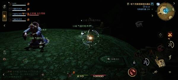 玩家团队合力围攻主宰者的侍从,多人配合进行集火输出