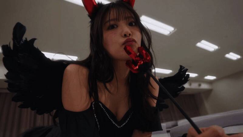 女主角之一的特写立绘,表情自然,细节刻画细腻