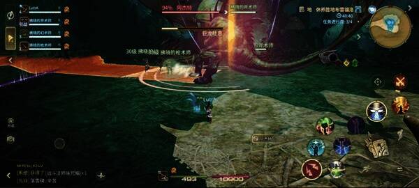 坦克角色开启减伤技能抵挡毒液猛咬，治疗紧随其后进行回复