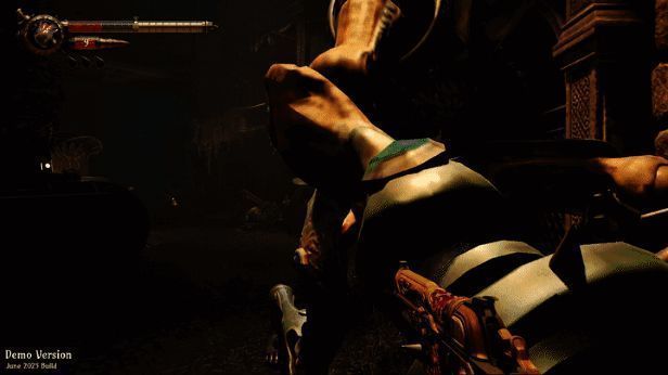 巨大雕像矗立于废墟之中，仿佛随时会苏醒，营造出强烈的压迫感