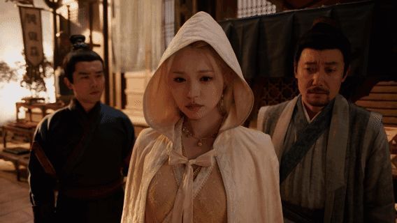 陆明月端坐高堂之上,神色冷峻,金饰华服彰显皇家气度