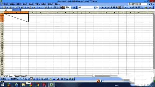已完成的斜线表头示例,包含两条斜线及三个文本框文字说明