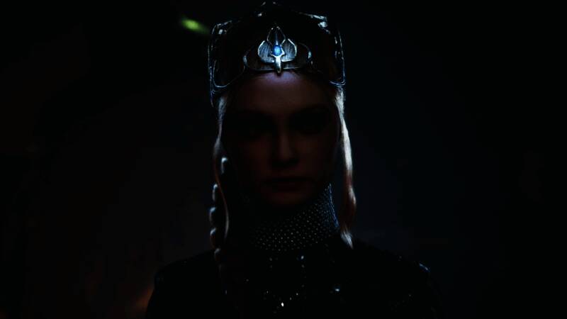 游戏主视觉图，公主身着华丽战袍，背景为奇幻城堡