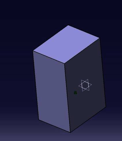 零件被选中后出现绿色高亮标记，表明已设置为固定状态