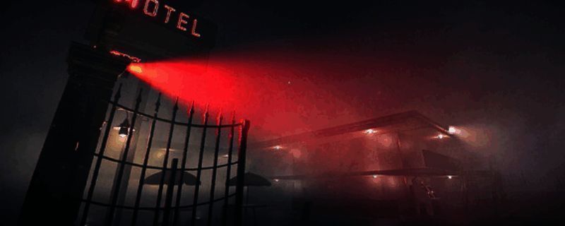 夜勤旅店主界面展示,昏暗色调营造出压抑氛围