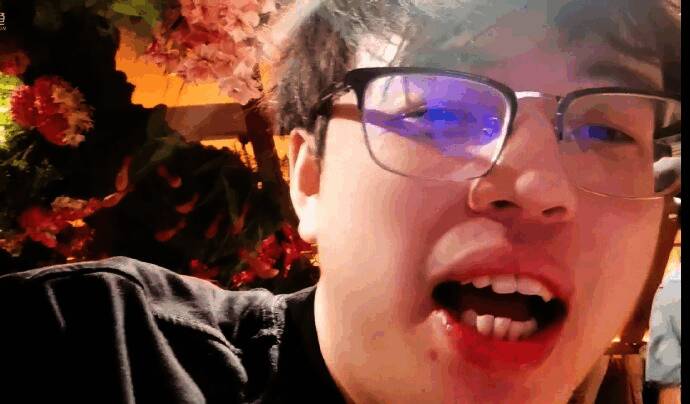 Fade在直播中情绪激动地发表观点，背景为DOTA2游戏画面