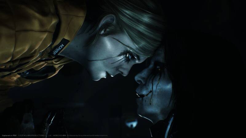 小岛工作室内部工作场景,团队成员专注电脑前