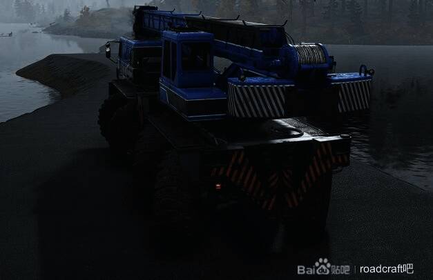 吊车执行复杂任务时的动态捕捉画面，体现改装实用性