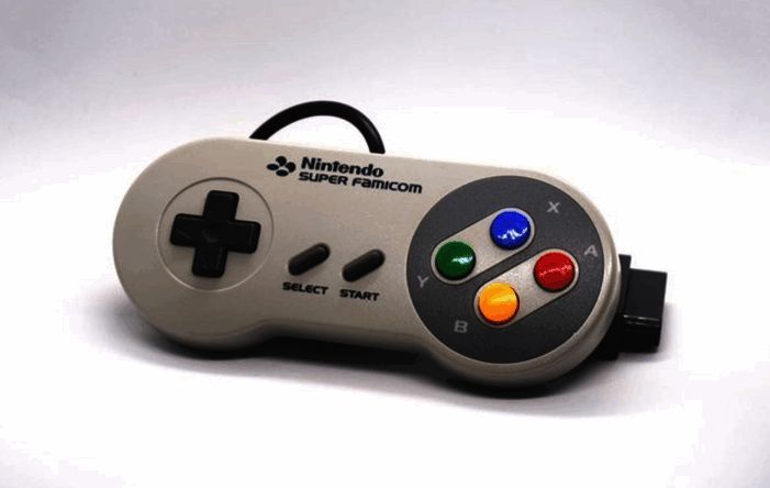 任天堂SFC主机与手柄整体外观展示，复古风格引人回味