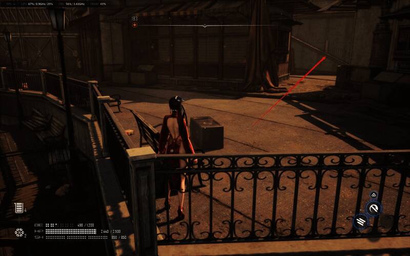 集装箱内部视角，光线昏暗，角落里藏着一个可疑的箱子