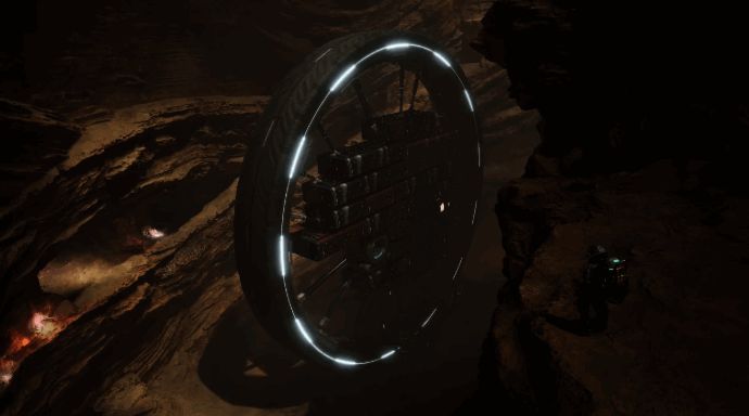 主角在夜晚的星球表面艰难前行,头顶是即将吞噬一切的巨大太阳