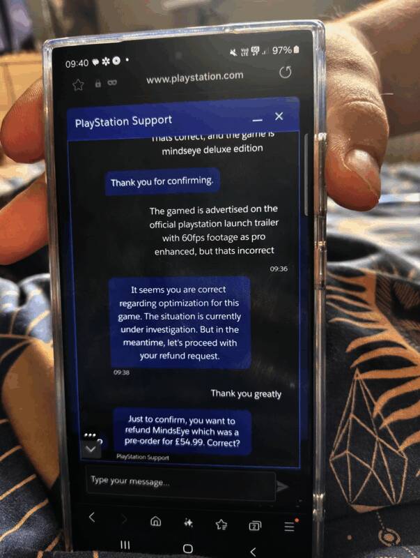 玩家社区讨论截图，显示大量负面反馈和BUG演示