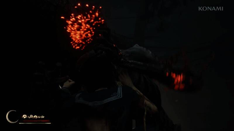 室内场景布置诡异,桌上摆放着神秘物品