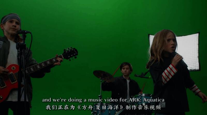 Luminati Suns乐队成员合影,三位小朋友笑容灿烂