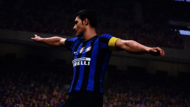 挪威前锋高高跃起头球破门,皮球如炮弹般飞入网窝