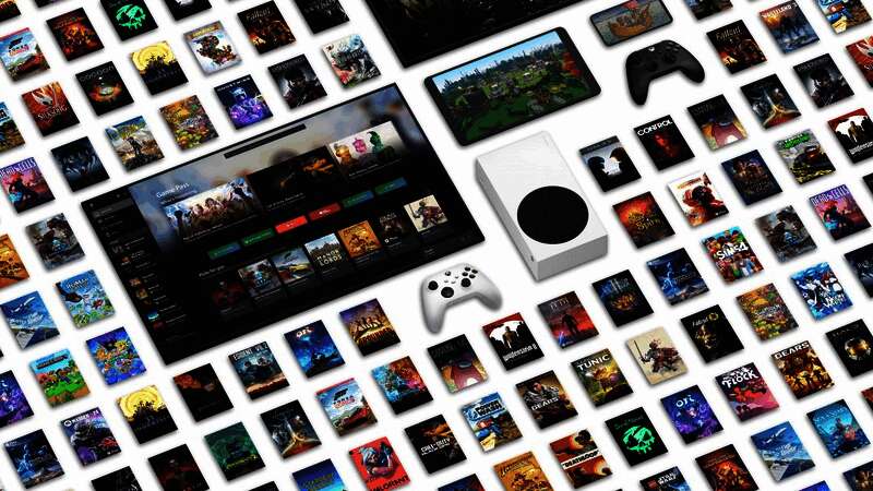 Iain MacIntyre工作照,背景为Xbox办公环境及Game Pass宣传海报