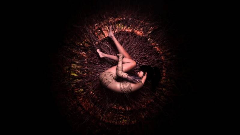 战斗场景激烈，特效华丽，展现高水准的动作表现力