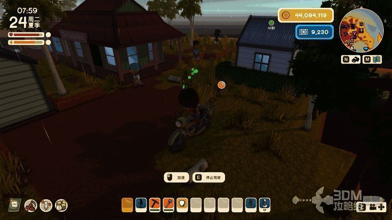 摩托车行驶在田野间,阳光洒满大地